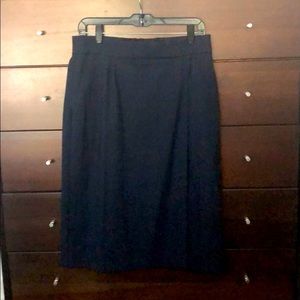 Never worn Uniqlo navy plaid skirt (below knee)